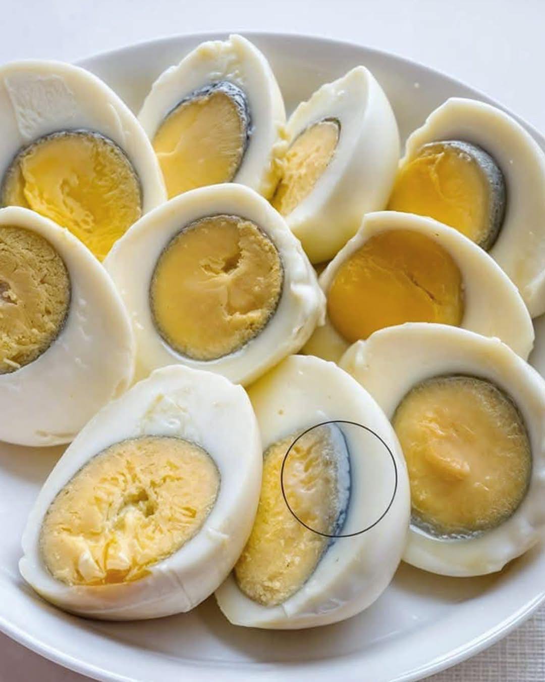 Why Do Boiled Egg Yolks Sometimes Have a Green Ring?