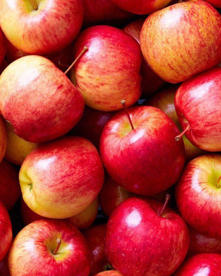 Doctors Reveal the Surprising Truth About Eating Apples...