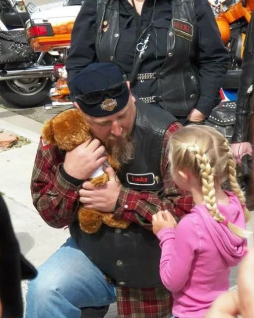 SHE GAVE HIM A TEDDY BEAR — AND HE TOOK OFF HIS SUNGLASSES TO HIDE THE TEARS.